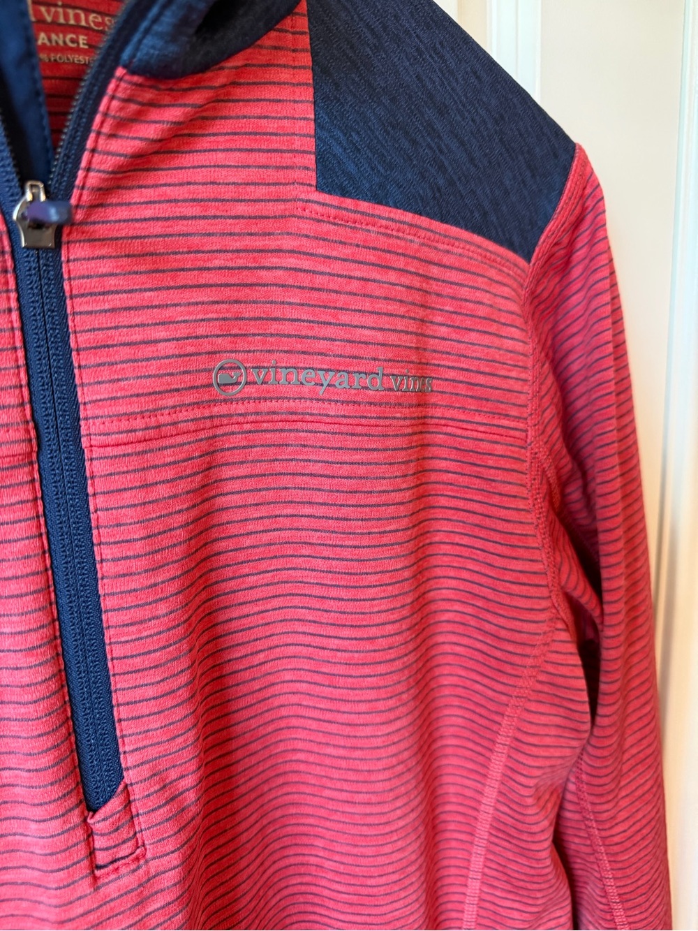 ⚡️Vineyard Vines Sankaty Performance Quarter-Zip in Coral with Navy Trim - Picture 4 of 5